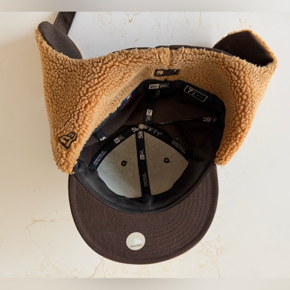 Toronto Blue Jays trapper hat with sherpa lining - Picture 11 of 14